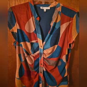 DR2 Geometric Print Button Top Size Large . Fitted Through Middle